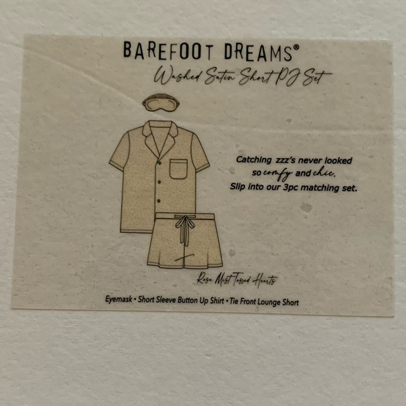 BAREFOOT DREAMS - Washed Satin Short PJ Set Tossed Hearts Sz Small
Valentine Day - Picture 7 of 7